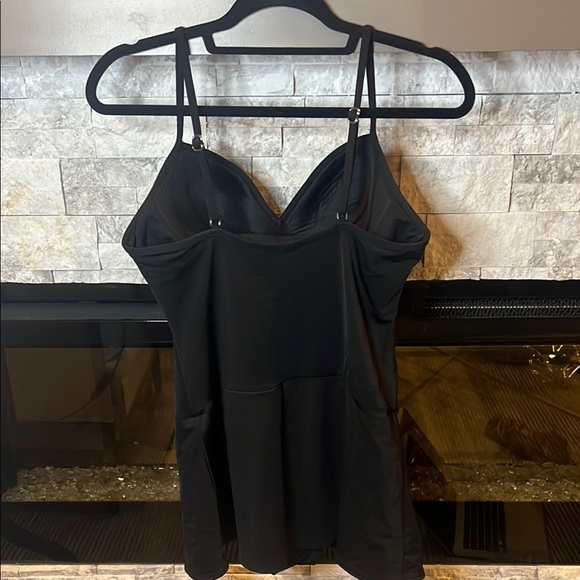 Newport News Black Floral Skirted Swimsuit size 14 - Picture 7 of 10